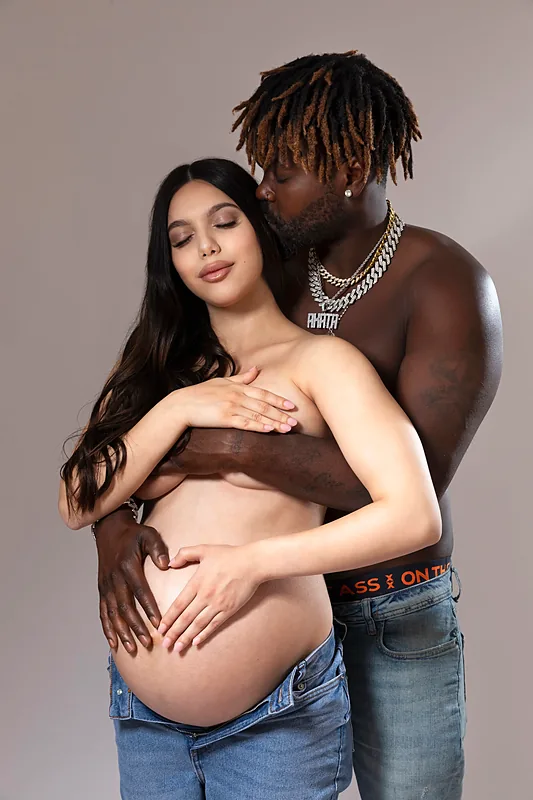 Pregnancy portrait photographed by Darina Photography in Barnet, North London