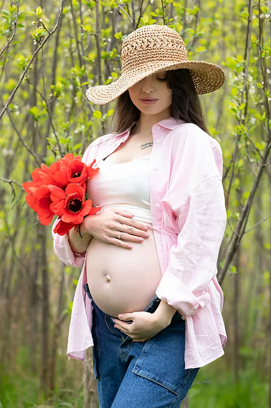 Pregnancy portrait photographed by Darina Photography in Barnet, North London